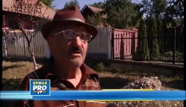 Doi barbati din Cluj sustin ca sunt batuti fara mila de unicul lor fiu