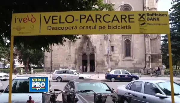 Bicicleta, cel mai rapid mijloc de transport. Locuitorii Clujului imbina utilul cu placutul