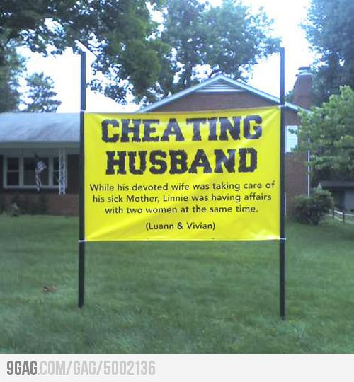 Razbunarea unei femei inselate. Cu ce pancarta s-a trezit sotul in mijlocul curtii