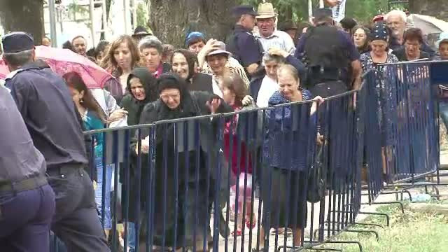 "Da, Doamne, ploaie". Si a dat. 15.000 de credinciosi s-au rugat la moastele Sfantului Ierarh Nifon