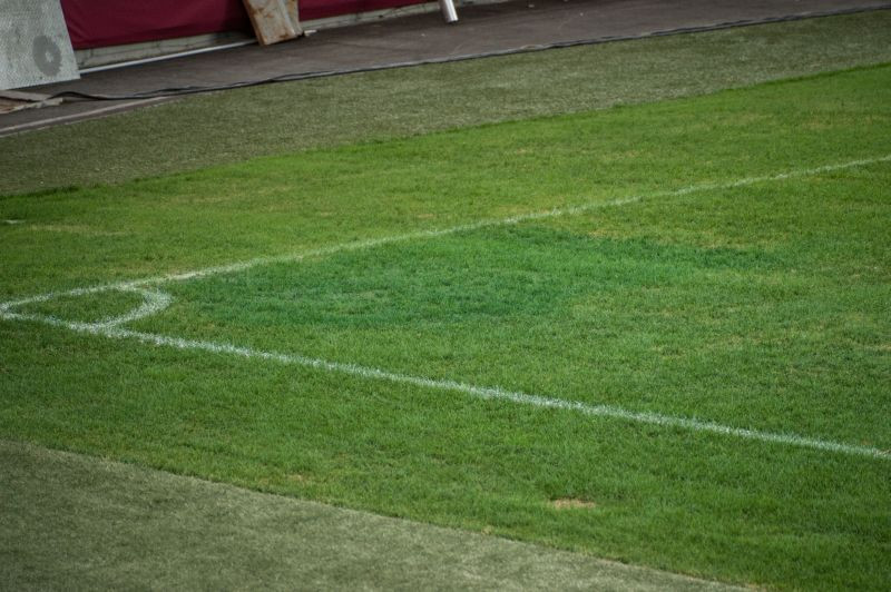 Un fotbalist de numai 30 de ani a murit in timpul unui meci, dupa ce a fost lovit la cap