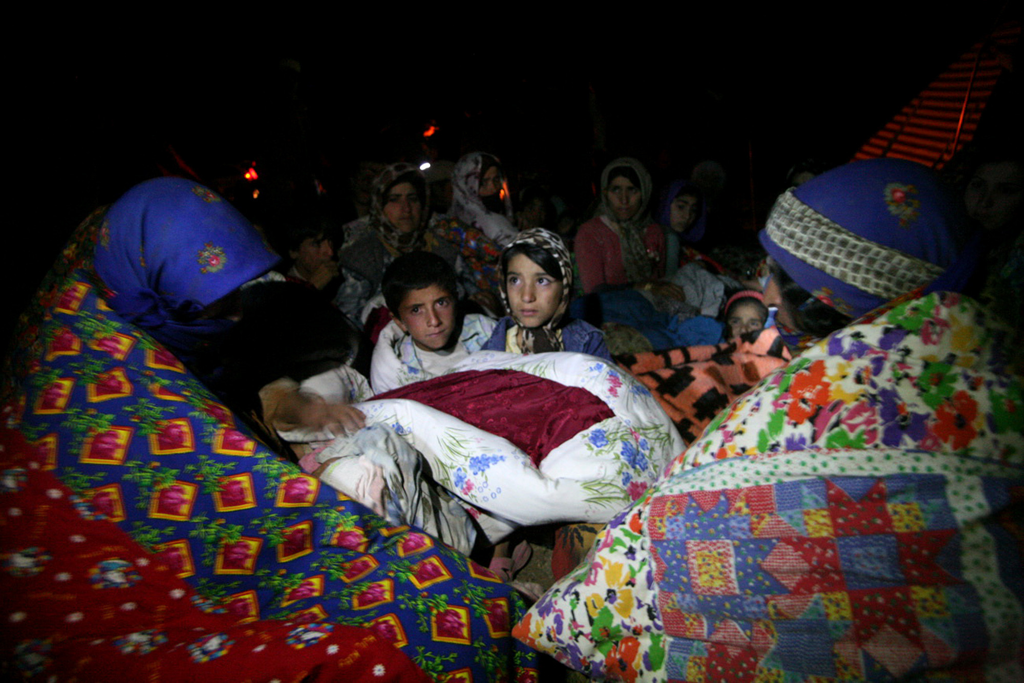 Teheranul a revizuit in scadere bilantul cutremurelor si a pus capat operatiunilor de salvare