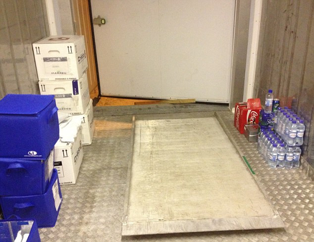 Probele anti-doping ale sportivilor de la JO 2012, tinute langa cutii de Cola si sandvisuri. FOTO