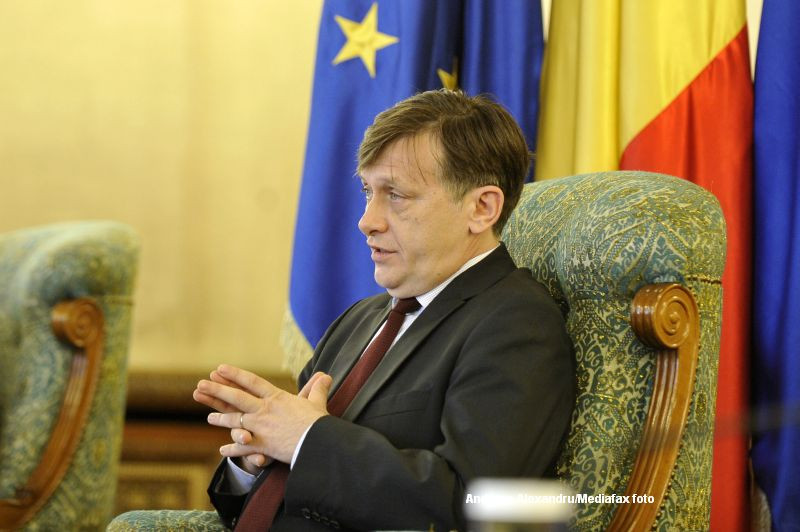 Antonescu: Optam pentru demiterea ministrilor prin motiuni simple; Parlamentul sa aprobe remanierile