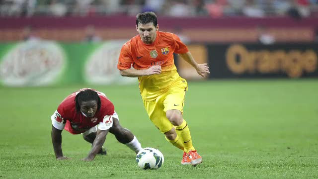 "Extraterestrii" au venit, au facut spectacol si au plecat. 40.000 de oameni, cu ochii pe Messi