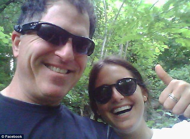 Cum a ajuns contul de Twitter al unei fete de miliardar sa fie inchis pentru ca era prea periculos