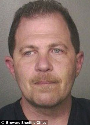 Doua persoane din SUA au fost arestate dupa ce au reusit sa fure din 50 de state in decursul unui an