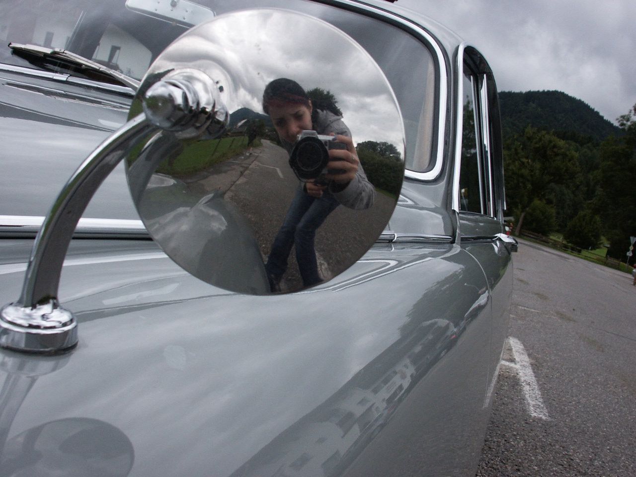 Cati ROMANI incap intr-o masina de 6 locuri? NU E GLUMA