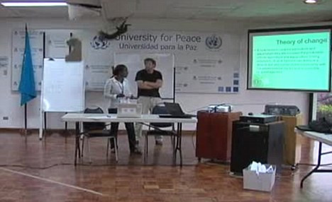 VIDEO. Surpriza pe care au avut-o elevii in timpul unui curs. O pisica a cazut din tavan