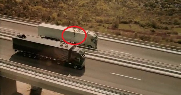 Ce poti face cu 2 CAMIOANE PUTERNICE, o franghie si o BALERINA? VEZI AICI VIDEO