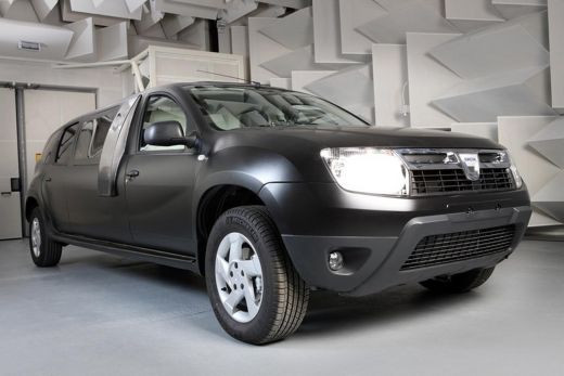 CUM arata Dacia Duster LIMUZINA? FOARTE BINE: are aproape 6 metri, plasme si conexiune la Android! VIDEO