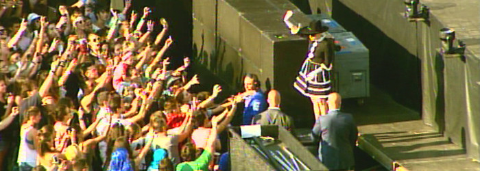 PRIMELE IMAGINI cu Lady Gaga inainte de concert. Artista a acordat autografe si a salutat fanii