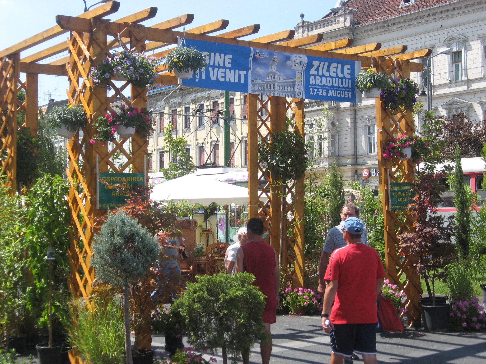Aradul a intrat in sarbatoare. Zece zile de distractii dar si de restrictii de circulatie in centru