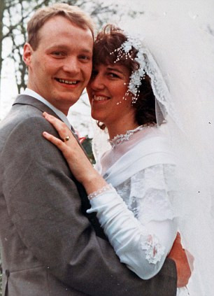 MOTIVUL pentru care nu e bun FACEBOOK-ul: Ce a descoperit o femeie dupa ce a fost casatorita 25 de ani!