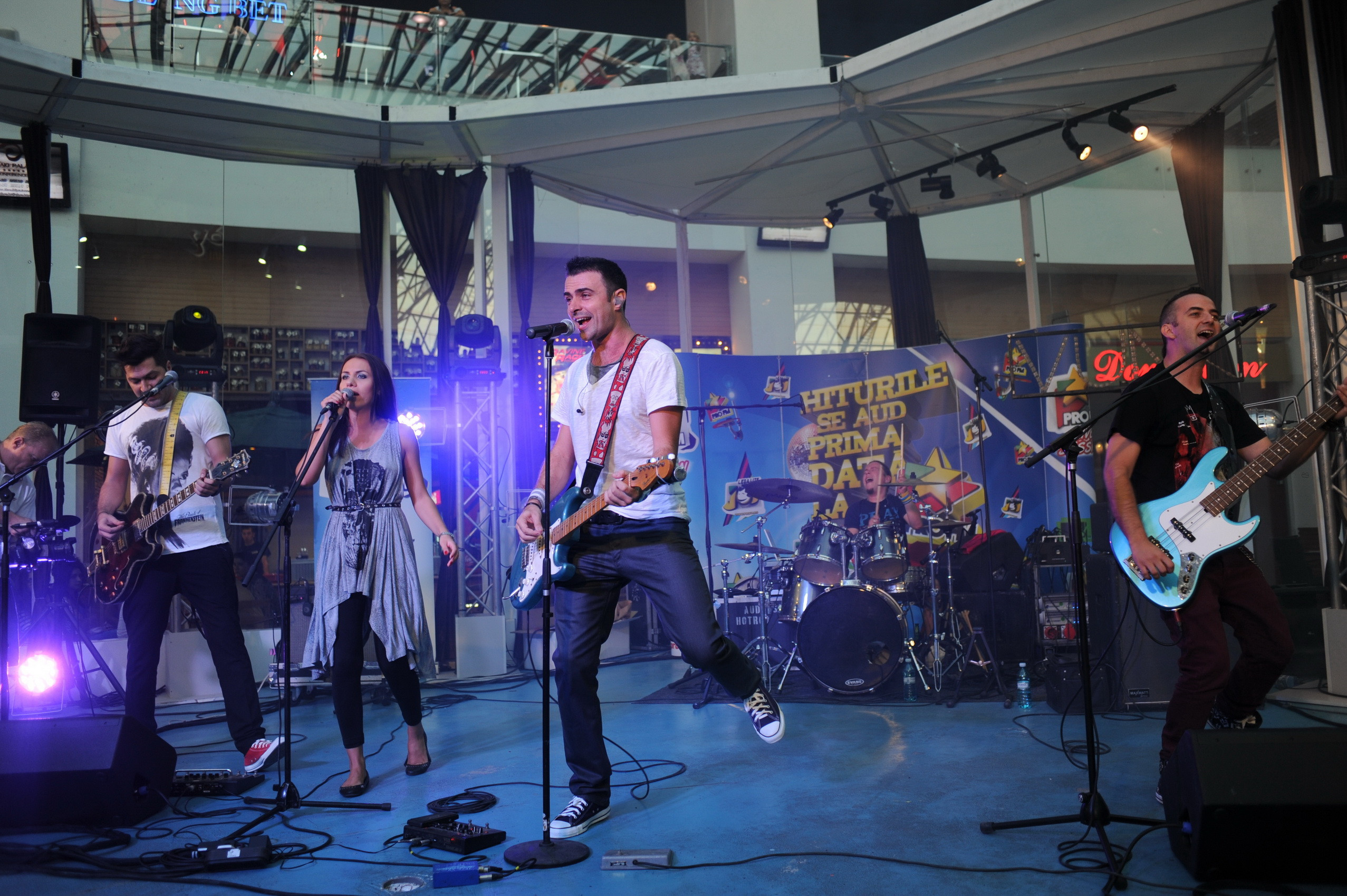 Concert incendiar Vunk la Sala Polivalenta. Trupa a lansat albumul "Nu scapa nimeni (fara emotii)"