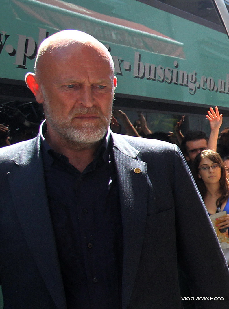 Incidentul de la Bucuresti nu a fost singurul.Bodyguardul lui Lady Gaga i-a rupt picioarele unui fan