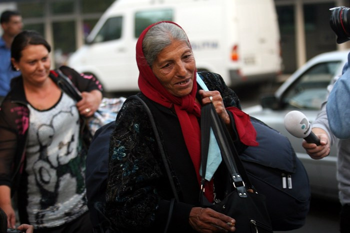 Viitorul romilor pe piata muncii din Franta va fi decis in cateva zile. Cum sunt impartite taberele