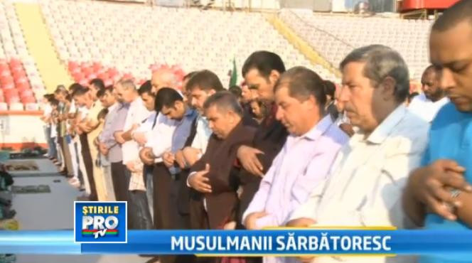 Ramadanul s-a mutat pe stadionul Dinamo. Mii de musulmani s-au rugat la Allah in centrul Capitalei