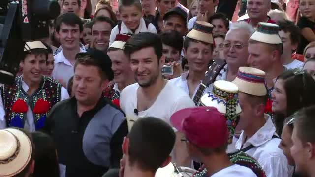 Caravana "Romanii au talent" a ajuns si la Oradea. Zeci de persoane au venit la preselectii