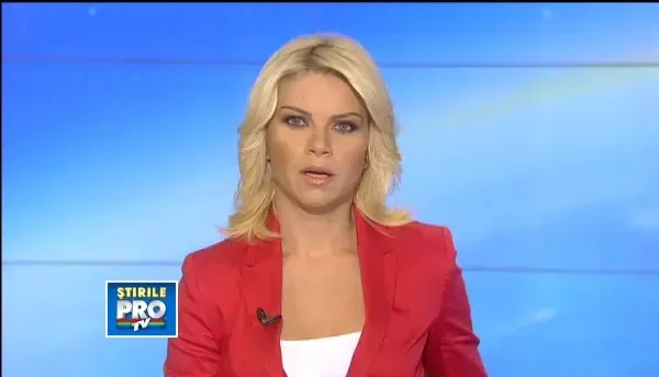 Un barbat din Cluj si-a strigat supararea de pe acoperisul bisericii Ioan Bob din centrul orasului