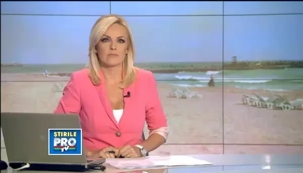 Fenomen extrem la malul Marii Negre. O furtuna de nisip a starnit panica printre turisti. VIDEO