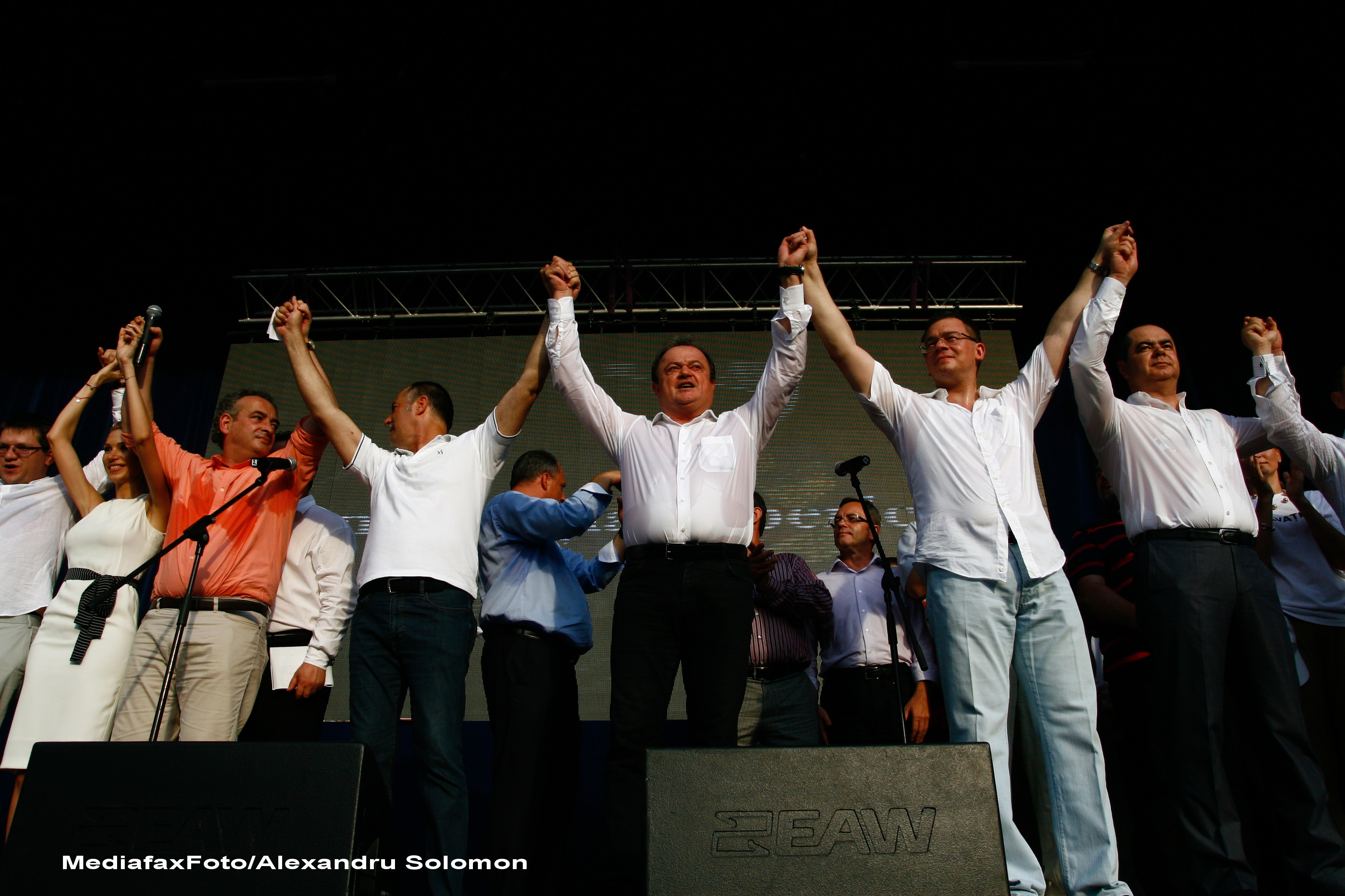 Blaga, Ungureanu si Pavelescu au semnat protocolul Aliantei Romania Dreapta