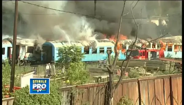 Un incendiu puternic a izbucnit in apropierea Garii de Nord. CFR: circulatia trenurilor, neafectata