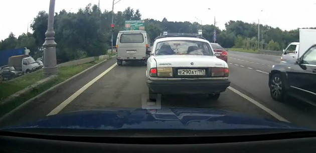 ASA se EVITA un accident: CEA mai BUNA reactie pe care o poate avea un SOFER! VIDEO