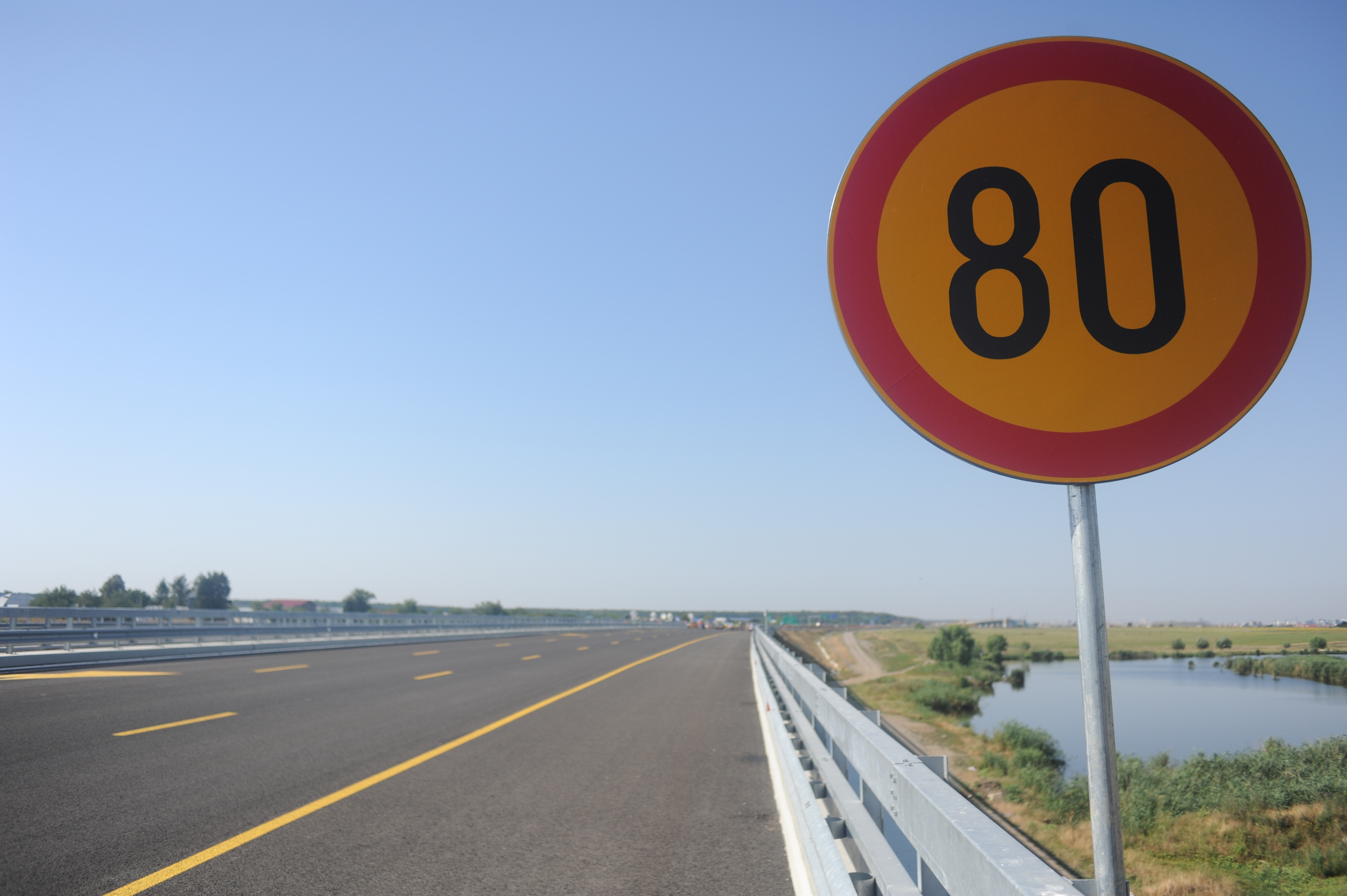 Limita de viteza pe A3: 100km/h. Viteza cu care a fost prins de radare un bucurestean: 215km/h