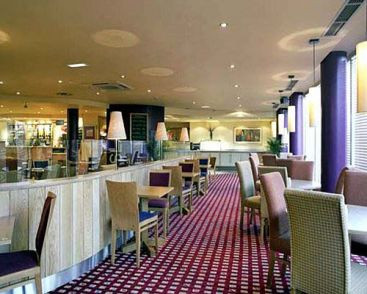 Adio, junk-food in aeroporturi. Schimbarea care transforma industria aeriana