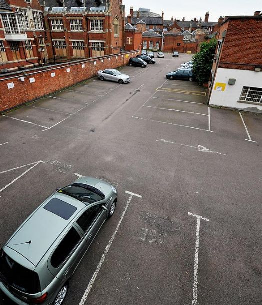 Ramasitele regelui Richard al III-lea ar putea fi sub aceasta parcare din Marea Britanie