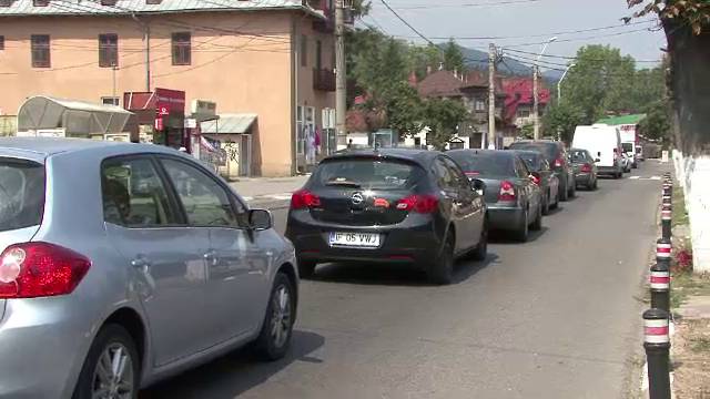 Weekendul la munte, in masina. Cozile infernale i-au scos din minti pe turistii de pe Valea Prahovei