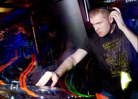 O reclama remixata pe Youtube l-a facut vedeta. Povestea DJ-ului care a ajuns om de afaceri