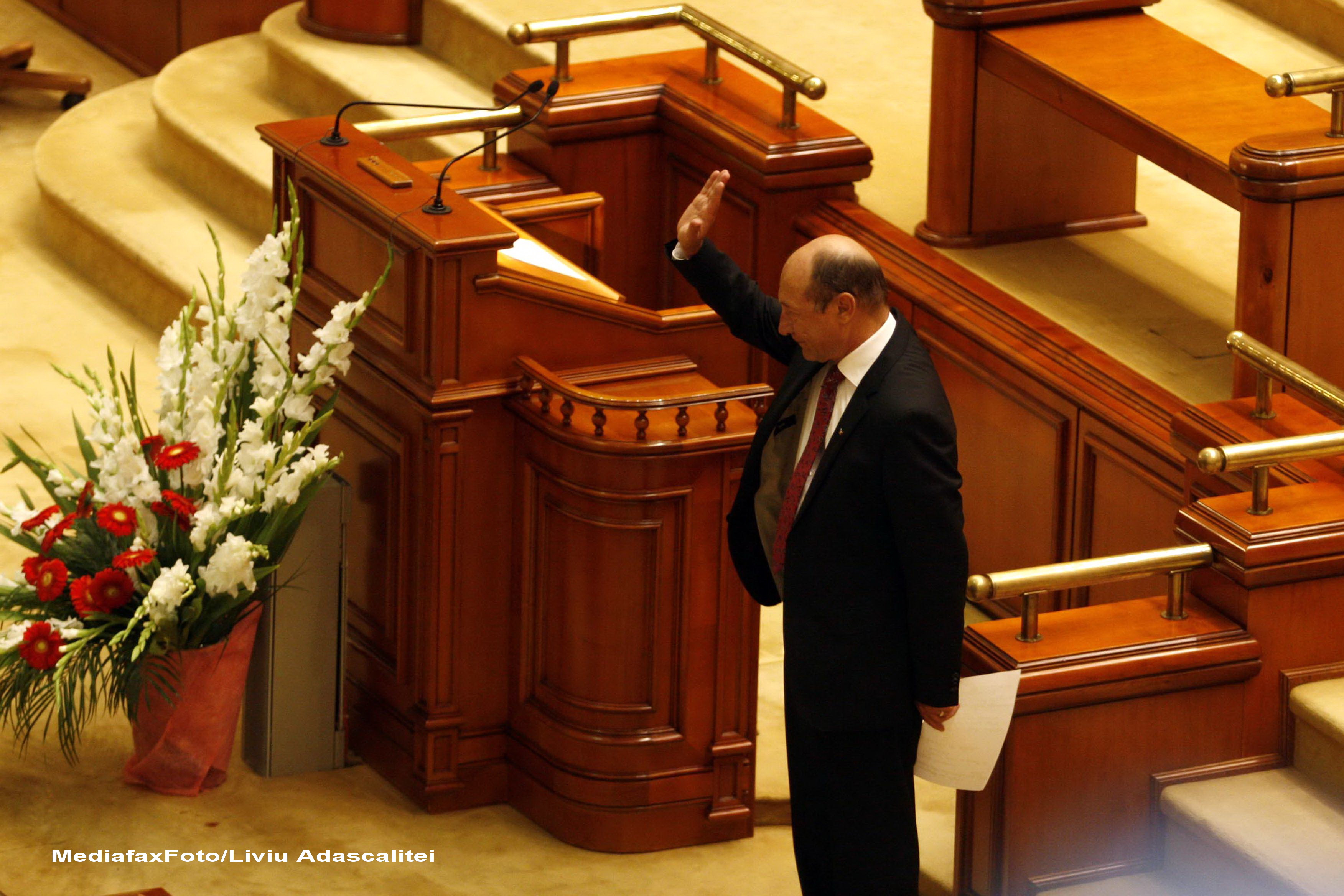 Plenul reunit discuta marti scrisoarea lui Basescu privind referendumul pentru unicameral