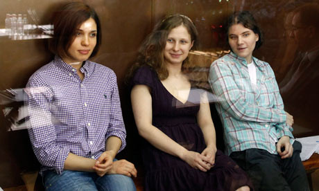 Ce ANUNT au facut pe TWITTER fetele din trupa Pussy Riot!