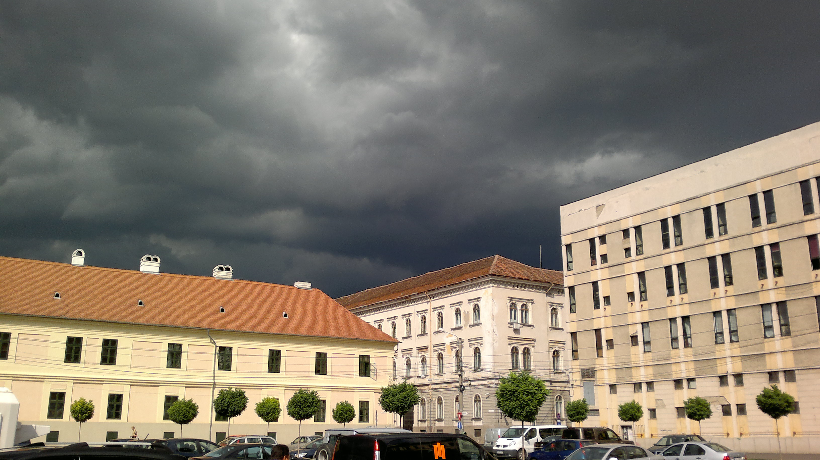Dupa canicula vin furtunile! Meteorologii au emis o avertizare de cod galben pentru tot Vestul tarii