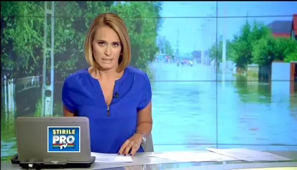 Drumuri distruse si masini INGHITITE de ape in estul tarii. Autoritatile, ingenuncheate de ploi