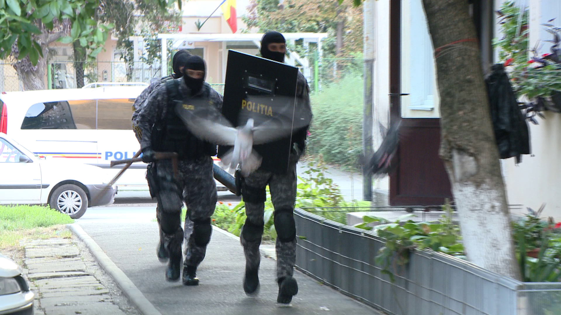 Falsificatorii de bani au intrat in vizorul politistilor. Procurorii DIICOT au descins in 11 locatii