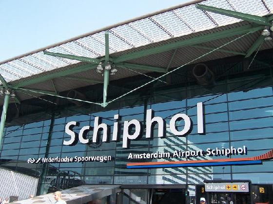 Alarma falsa pe aeroportul Schiphol. Nu era niciun terorist in avionul care aterizase din Spania