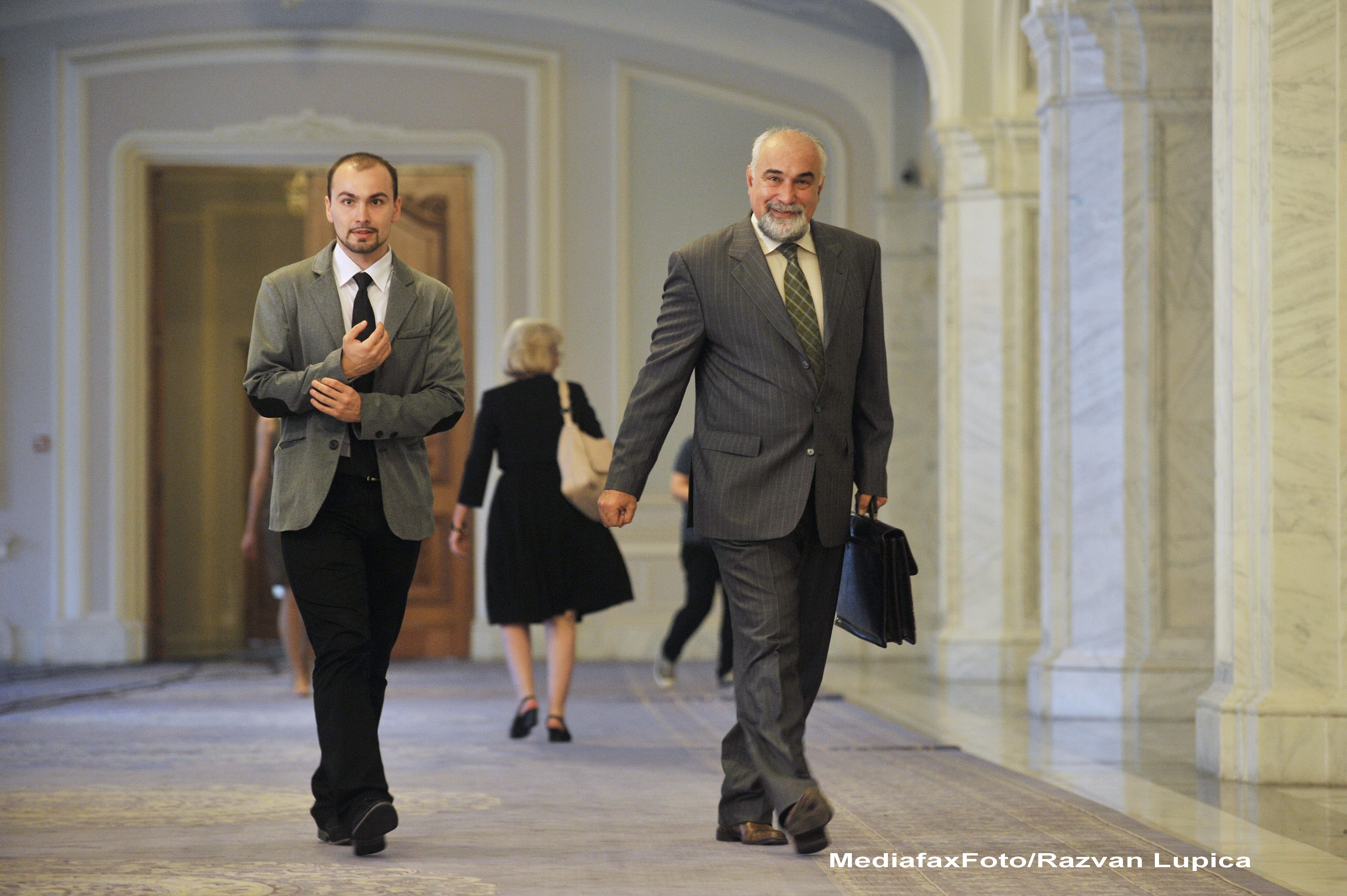 Varujan Vosganian a mers la Palatul Cotroceni ca sa-l "imbarbateze" pe Ioan Ghise