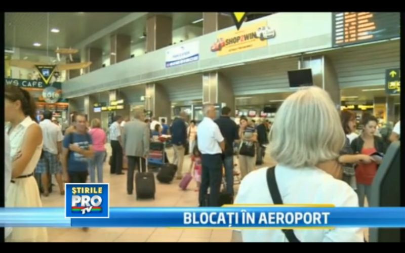 Aglomeratie pe aeroportul Otopeni dupa ce companiile aeriene au vandut mai multe bilete decat locuri