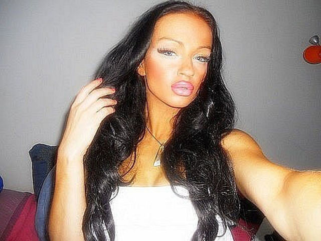 Desi erau frumoase, au vrut sa apeleze la operatii estetice. Rezultatul e dezastruos. GALERIE FOTO