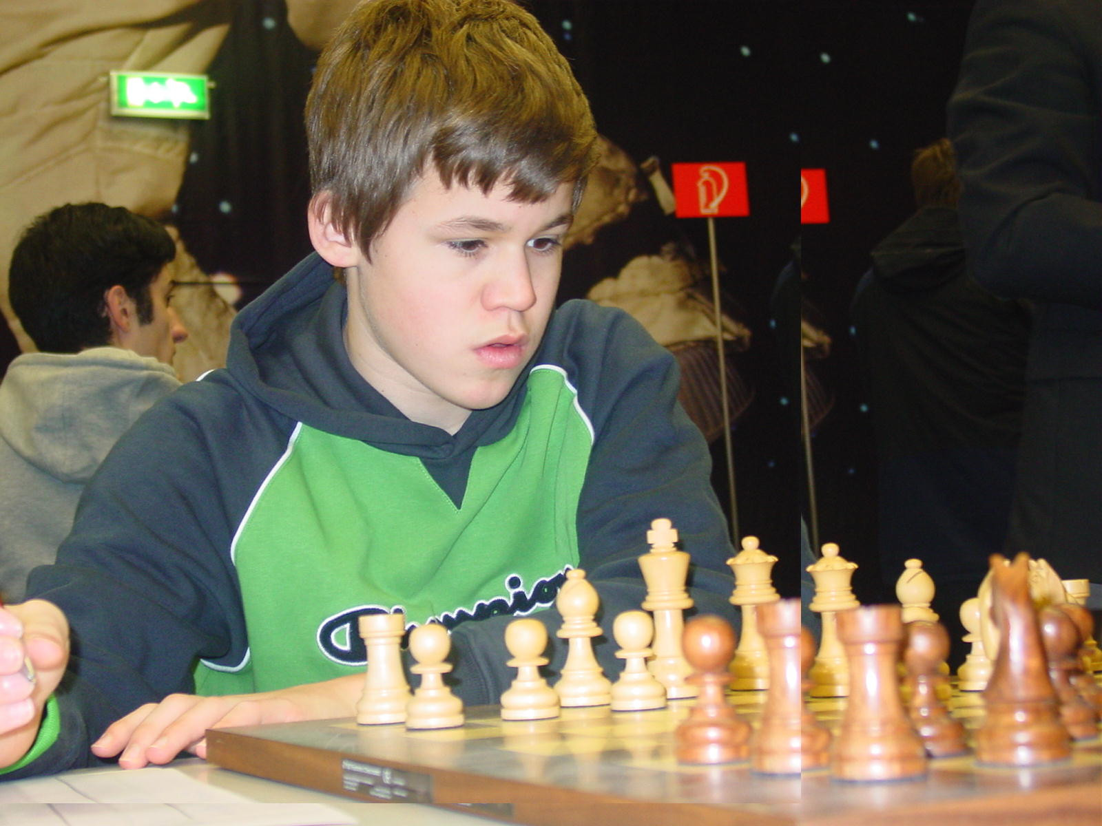 Ce face PUSTIUL asta nu o sa iti vina sa crezi: La 13 ani l-a UMILIT pe marele maestru Kasparov! VIDEO