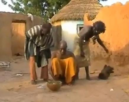 Din categoria "daca nici antinevralgicul nu mai ajuta". Cum se vindeca durerea de cap in Mozambic