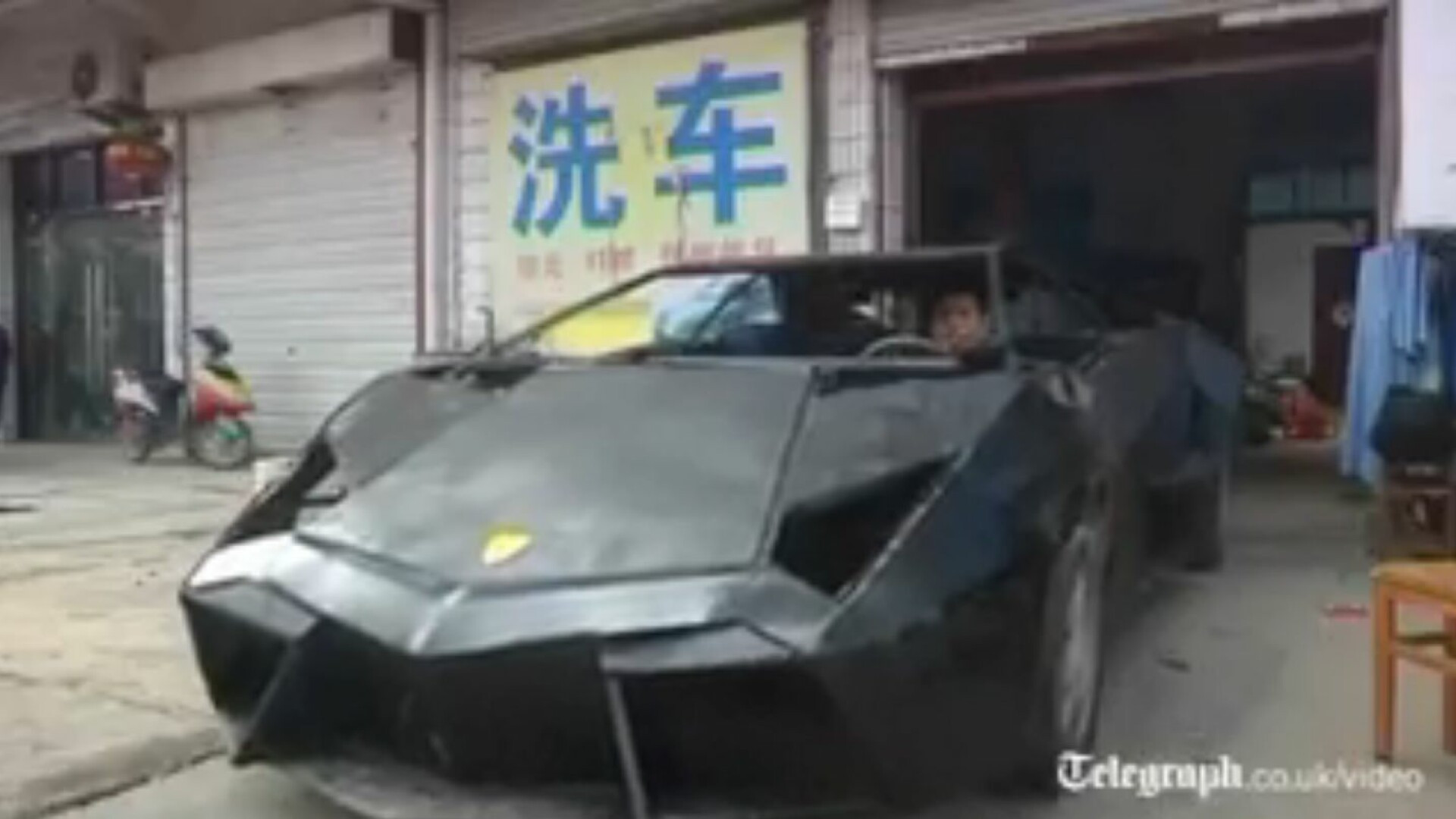Un chinez si-a construit propriul model de Lamborghini Aventador, cu doar 7.500 de euro. VIDEO