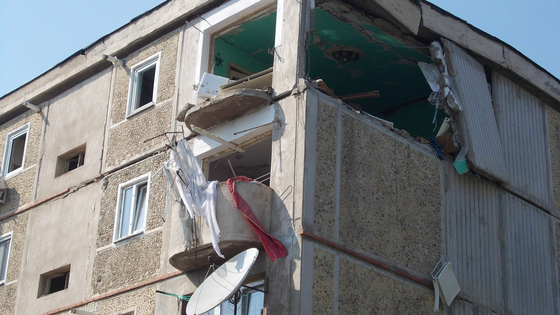 Locatarii imobilului din Resita, afectat de explozie vor locui temporar intr-un bloc de garsoniere