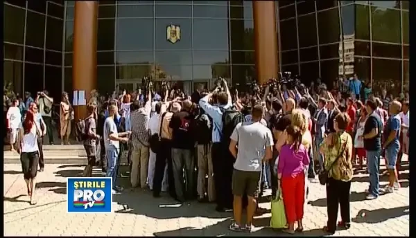 Nunta Elena Basescu - Bogdan Ionescu - plecarea de la Primaria Sectorului 2