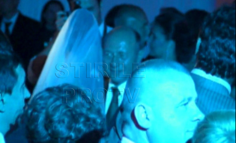 Lacrimi de fericire la cununia religioasa a Elenei Basescu. Gestul emotionant facut de presedinte