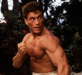 Imagini incredibile cu Jean Claude Van Damme. Actorul bea si danseaza intr-un local din Capitala