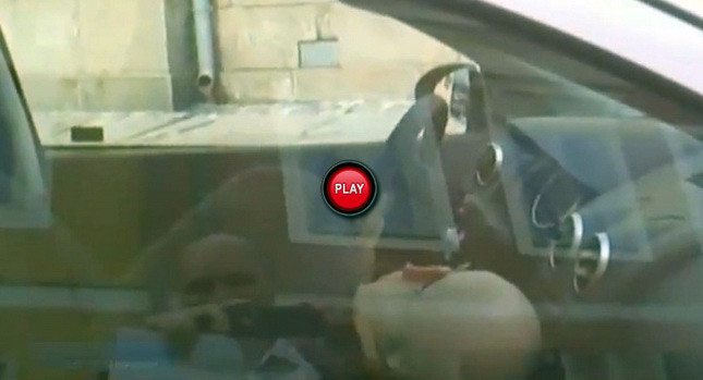 Nu o sa iti vina sa CREZI ce a patit soferul din acest CLIP! A RAMAS cu EL in MANA! VIDEO